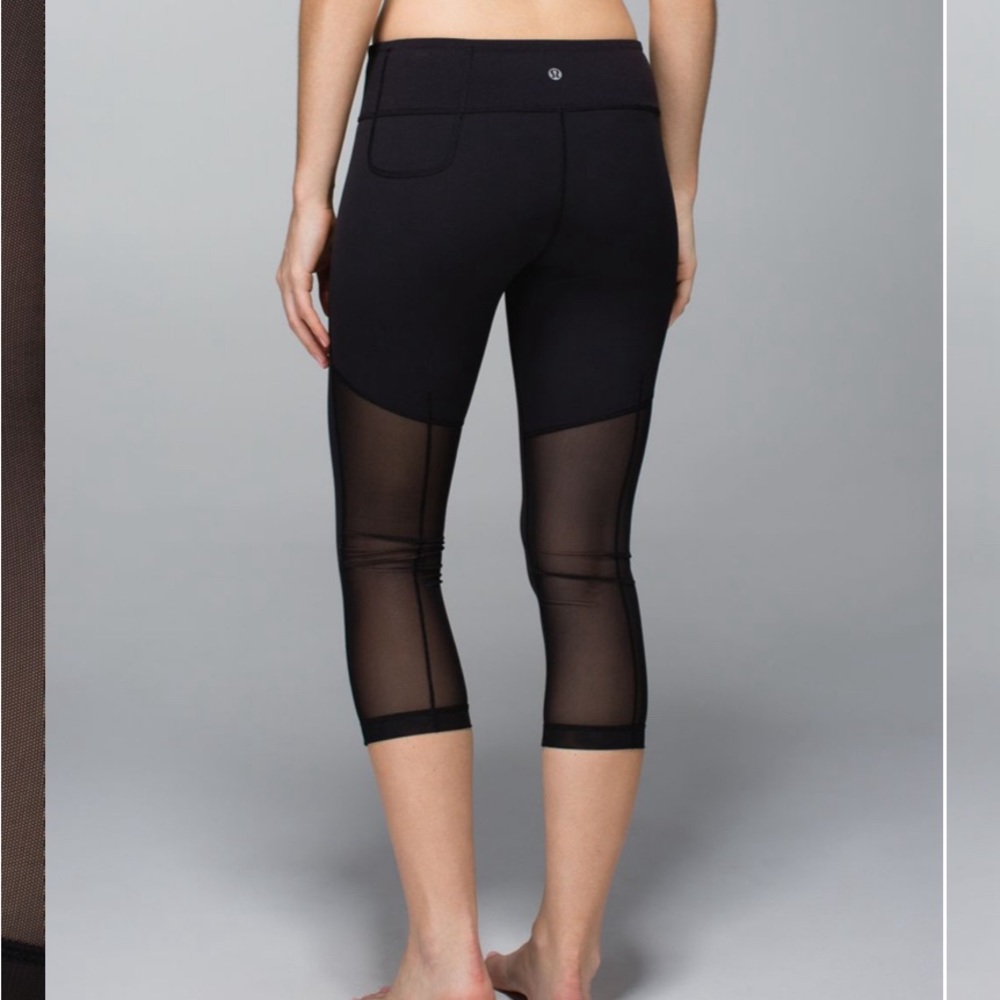 Lululemon Breathe Easy Crop: blk size 6 - EXCELLENT CONDITION